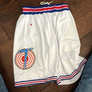 Champion tune squad shorts in black and white